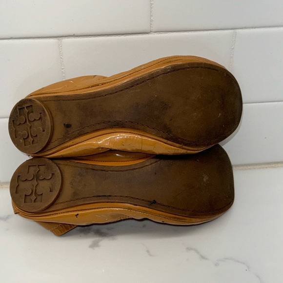 Tory Burch Eddie Logo Bow Patent Ballerina Flat Size 6 - Picture 12 of 13